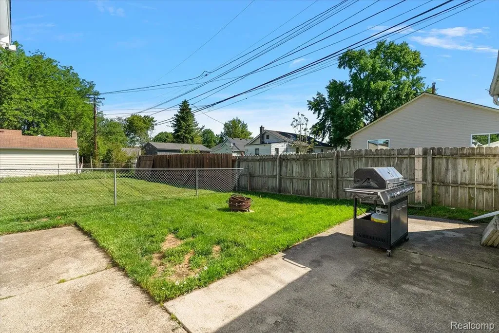 28828 Galloway Street Roseville City MI 48066