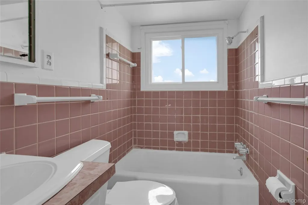 3822 Rome Avenue Warren City MI 48091