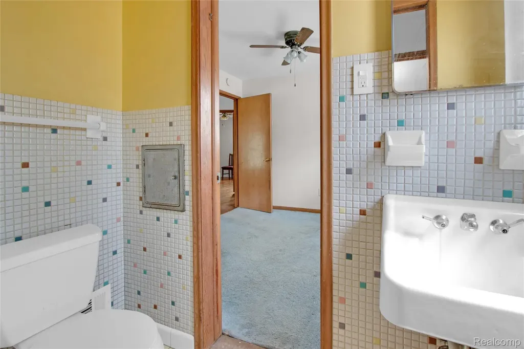 3822 Rome Avenue Warren City MI 48091