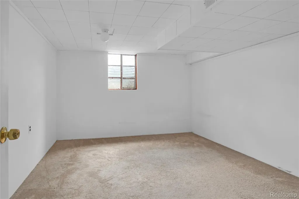 3822 Rome Avenue Warren City MI 48091