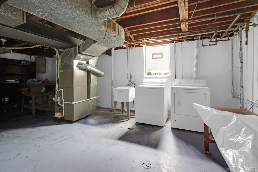 3822 Rome Avenue Warren City MI 48091
