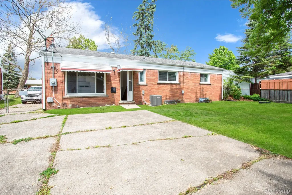 3822 Rome Avenue Warren City MI 48091