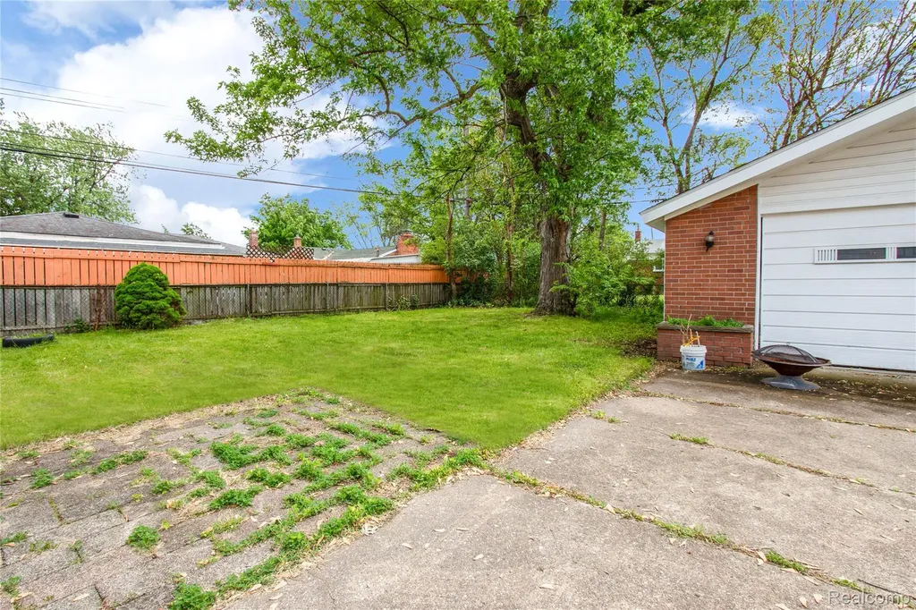 3822 Rome Avenue Warren City MI 48091