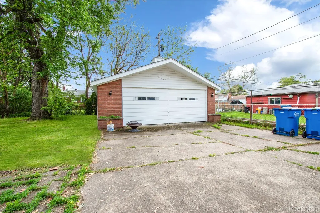 3822 Rome Avenue Warren City MI 48091