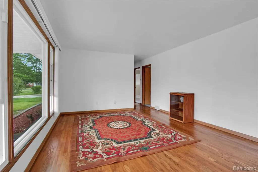3822 Rome Avenue Warren City MI 48091