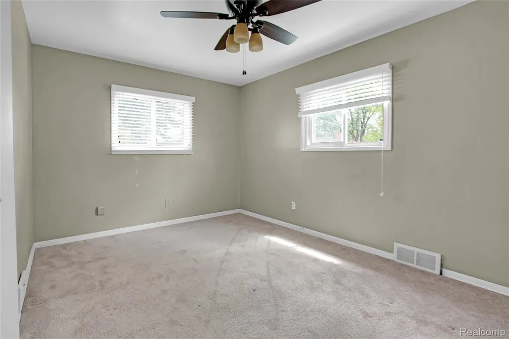 3822 Rome Avenue Warren City MI 48091