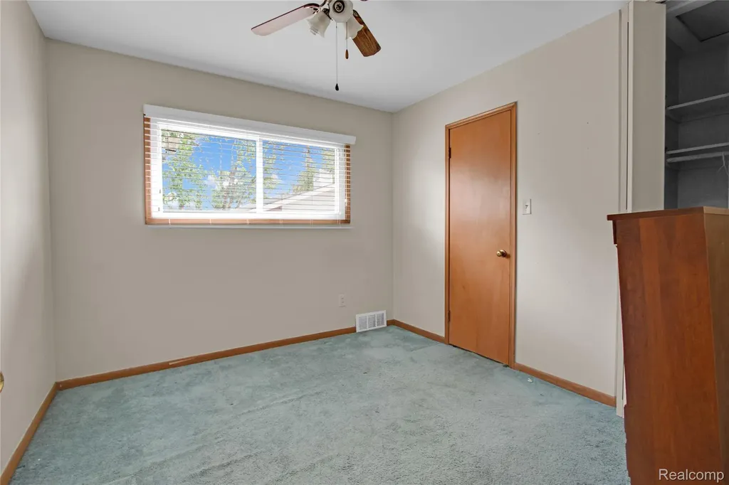3822 Rome Avenue Warren City MI 48091