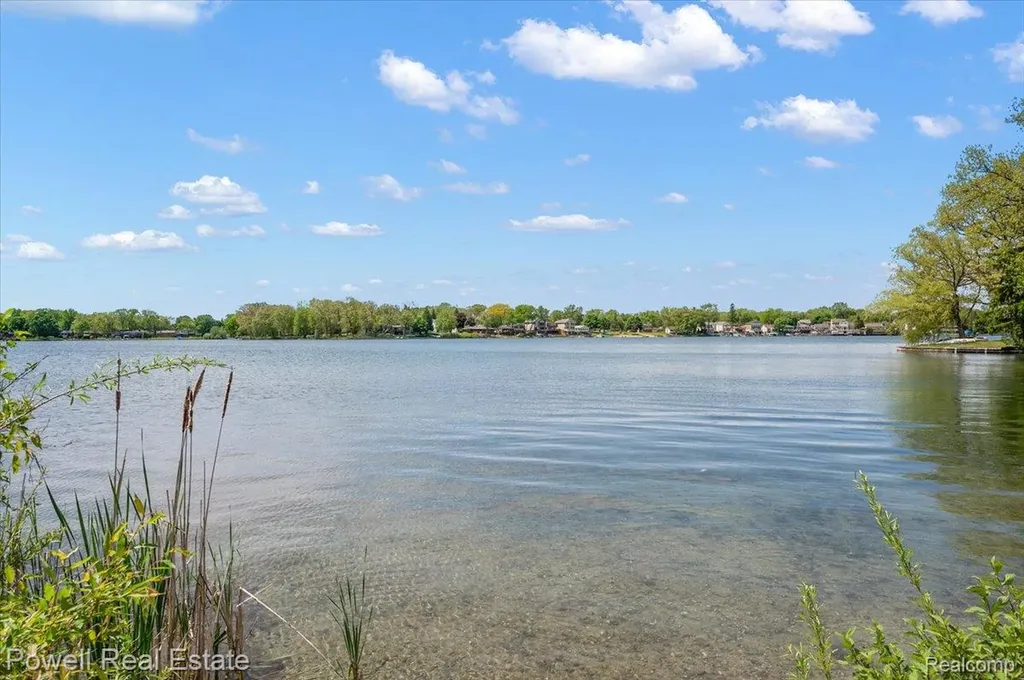 6837 Hatchery Road Waterford Charter Township MI 48327