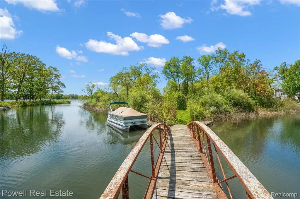 6837 Hatchery Road Waterford Charter Township MI 48327