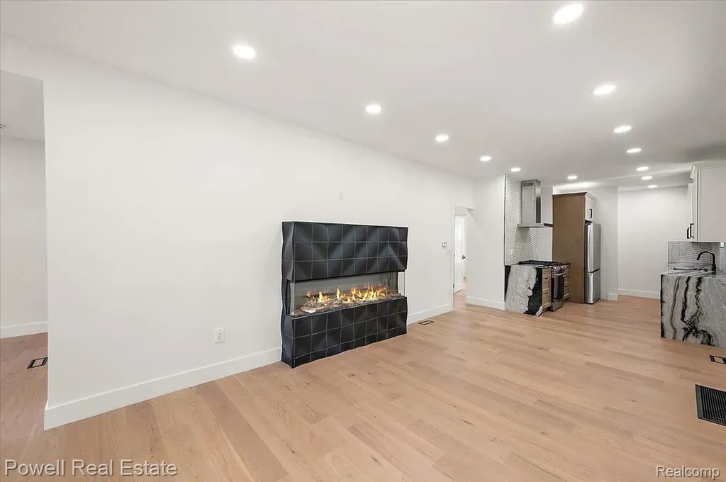 6837 Hatchery Road Waterford Charter Township MI 48327