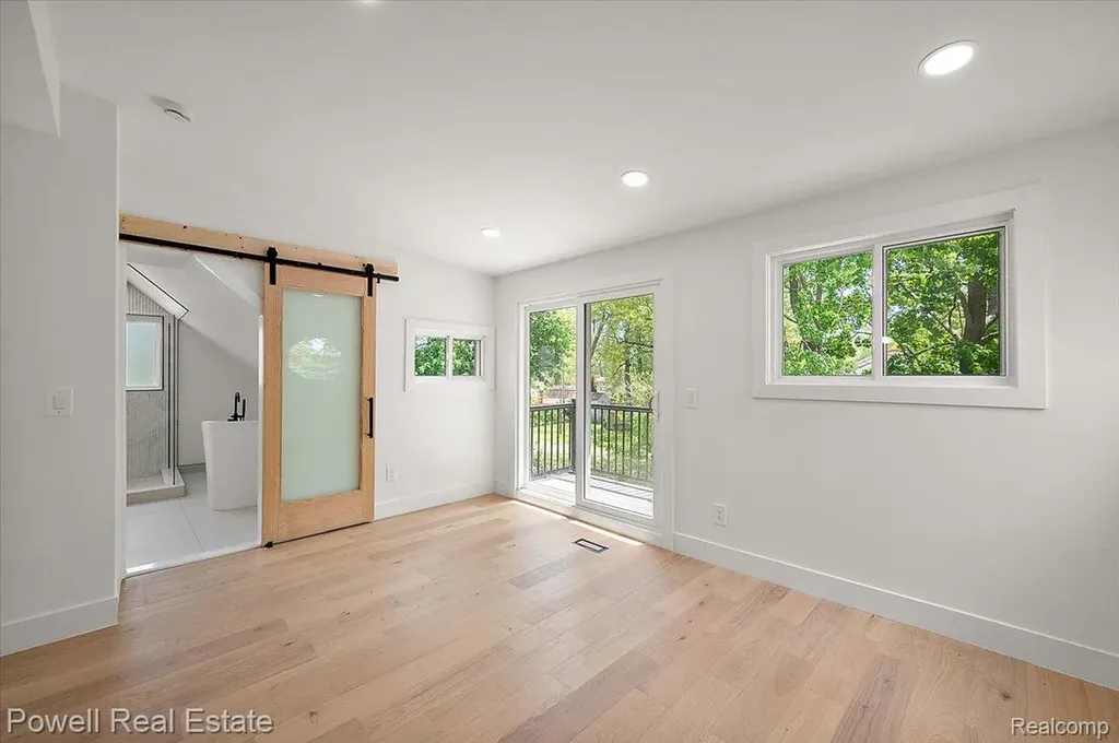 6837 Hatchery Road Waterford Charter Township MI 48327