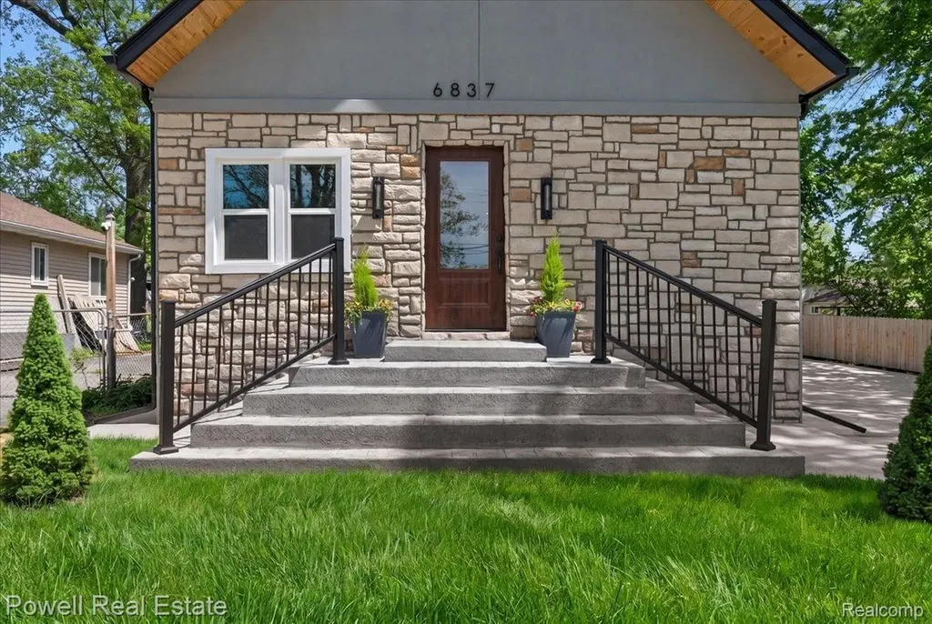 6837 Hatchery Road Waterford Charter Township MI 48327