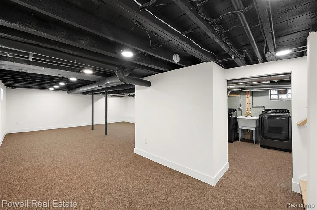 6837 Hatchery Road Waterford Charter Township MI 48327
