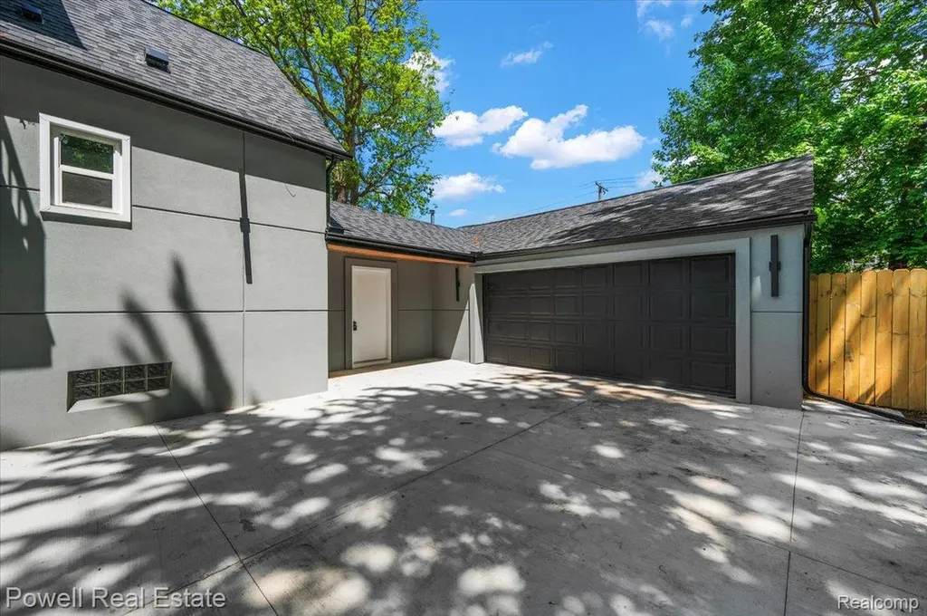 6837 Hatchery Road Waterford Charter Township MI 48327
