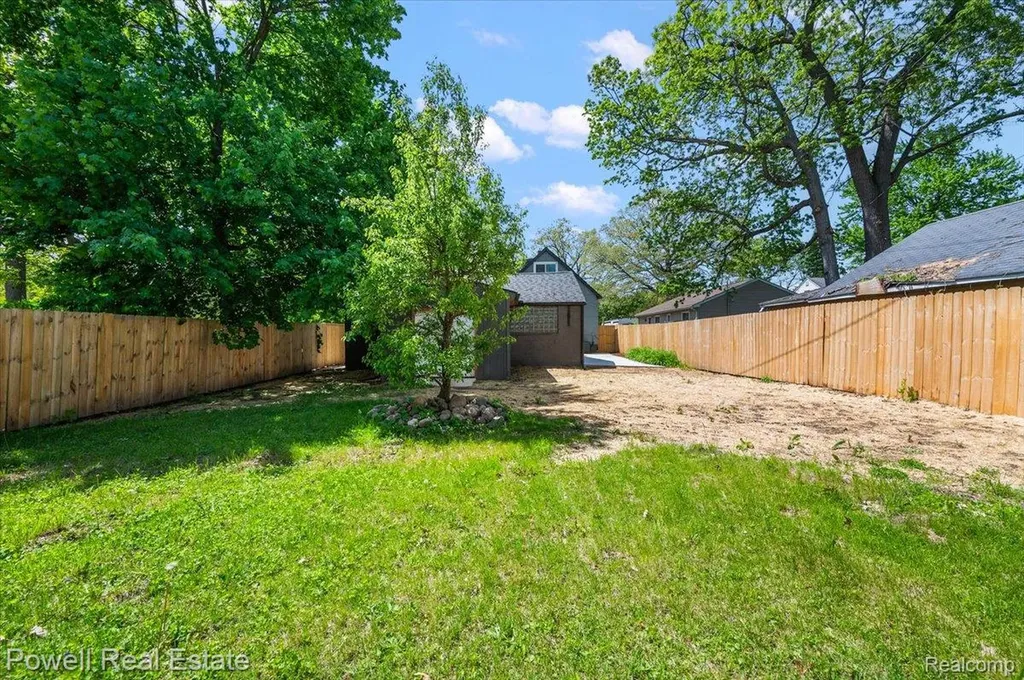 6837 Hatchery Road Waterford Charter Township MI 48327