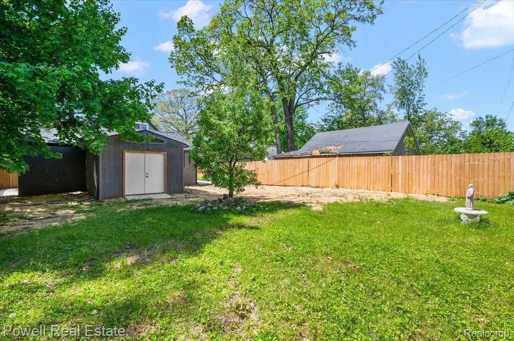 6837 Hatchery Road Waterford Charter Township MI 48327