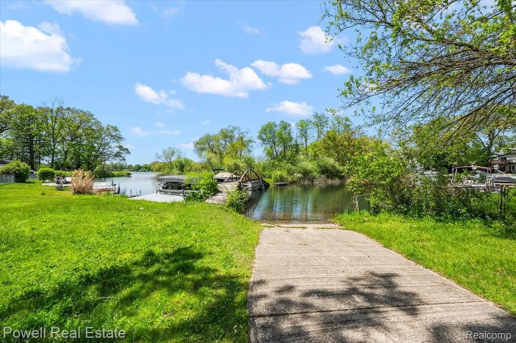 6837 Hatchery Road Waterford Charter Township MI 48327