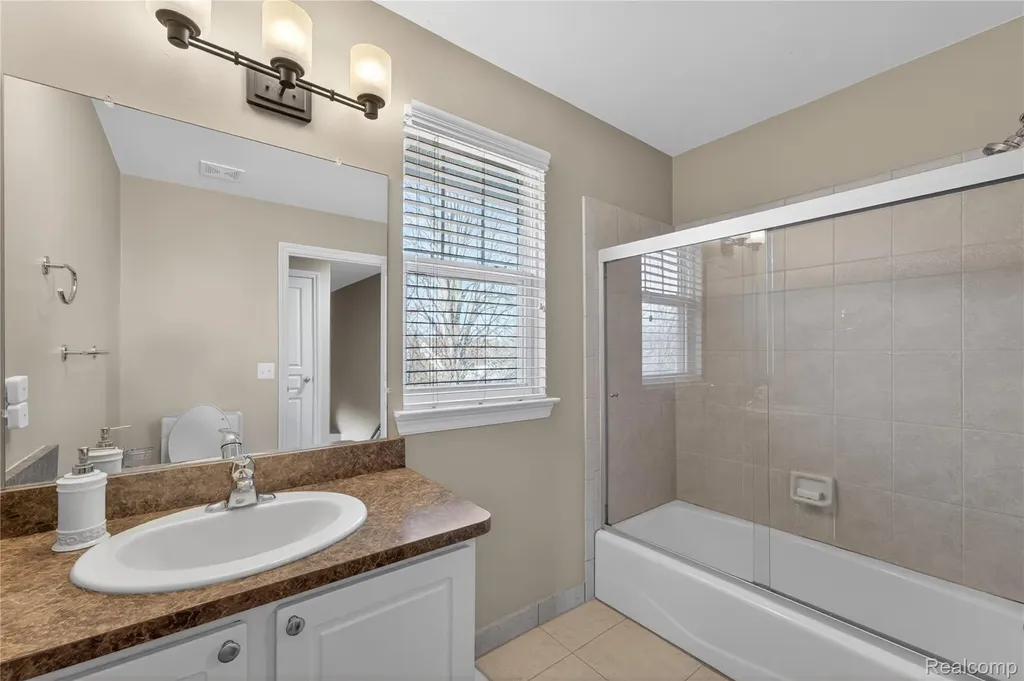 11693 Squiers Boulevard Utica City MI 48315