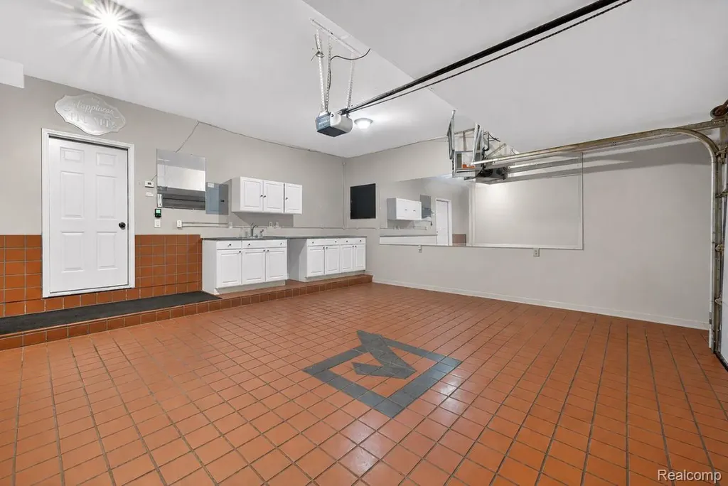 11693 Squiers Boulevard Utica City MI 48315