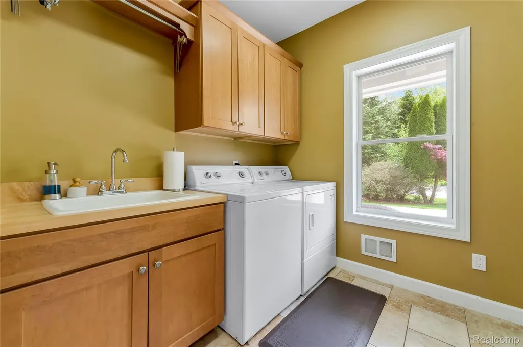 13085 Rohn Road Tyrone Township MI 48430