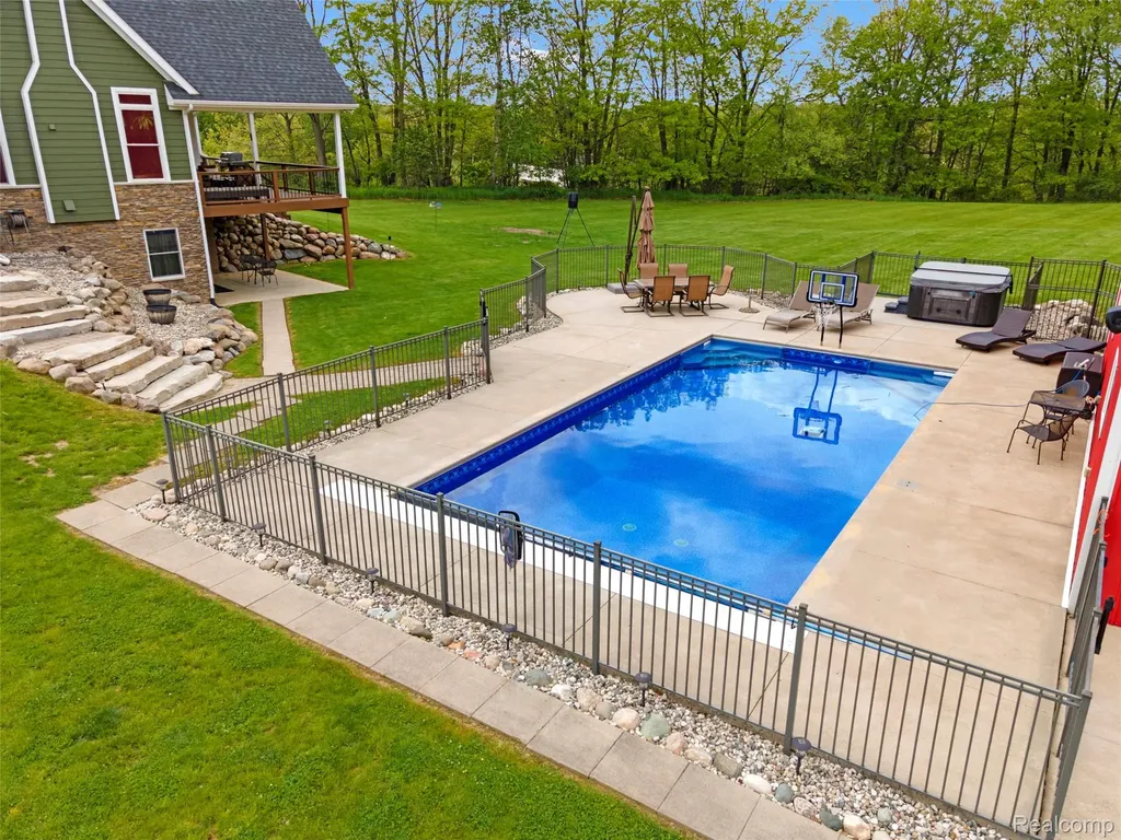 13085 Rohn Road Tyrone Township MI 48430