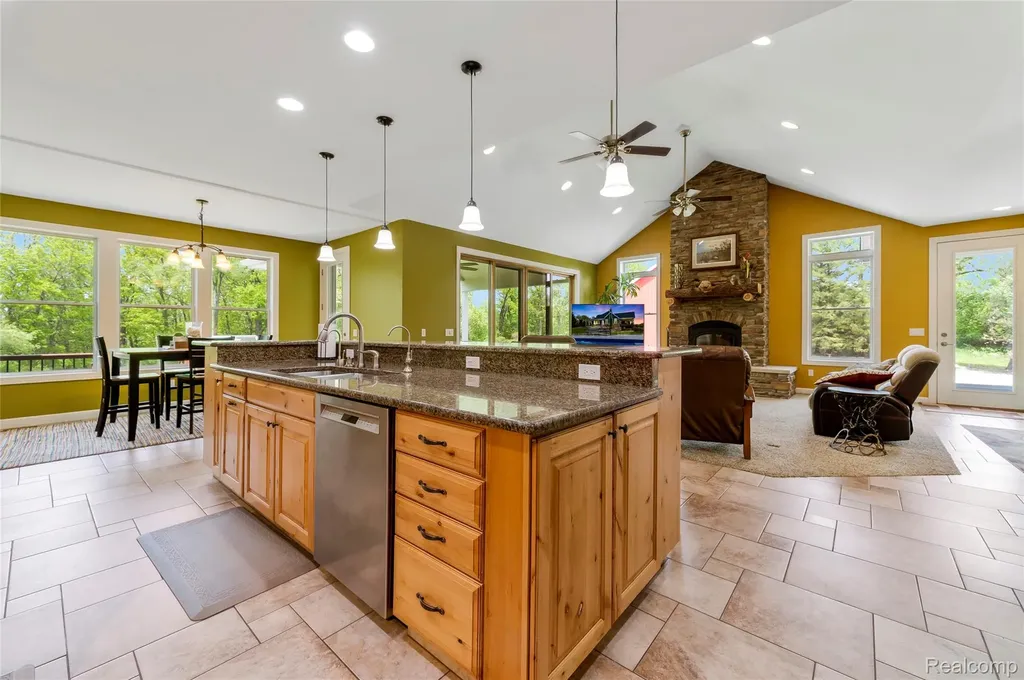 13085 Rohn Road Tyrone Township MI 48430