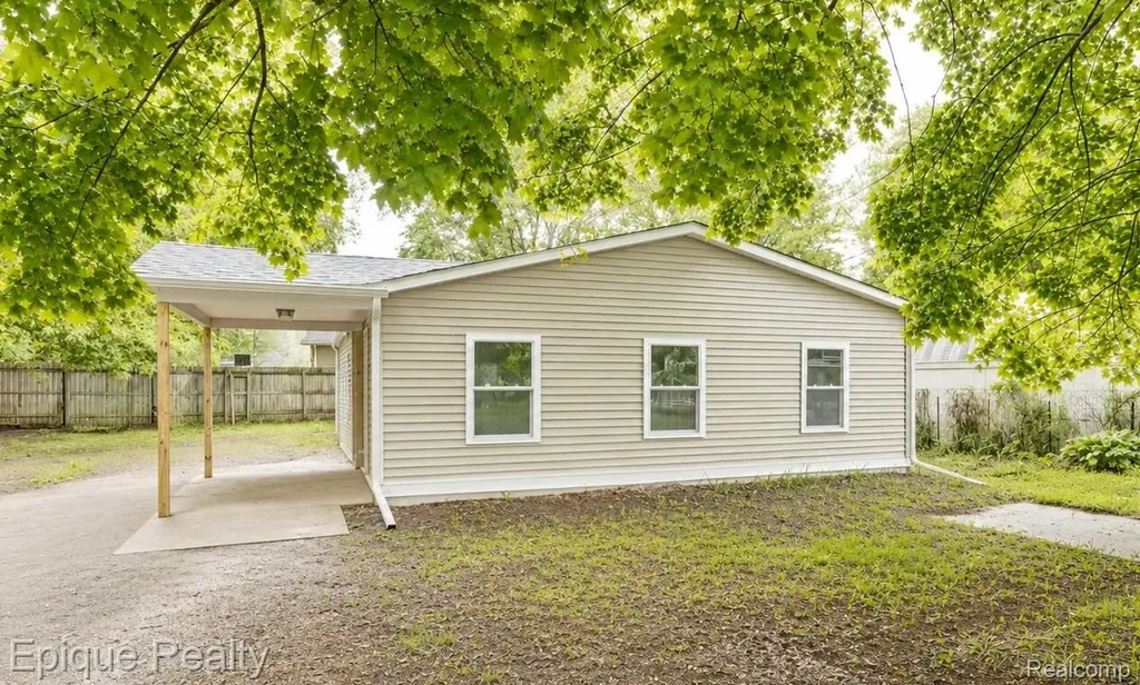 5649 Lapeer Road Kimball Township MI 48074