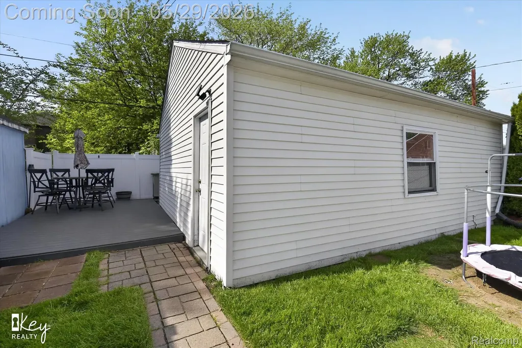 13187 Commonwealth Street Southgate City MI 48195