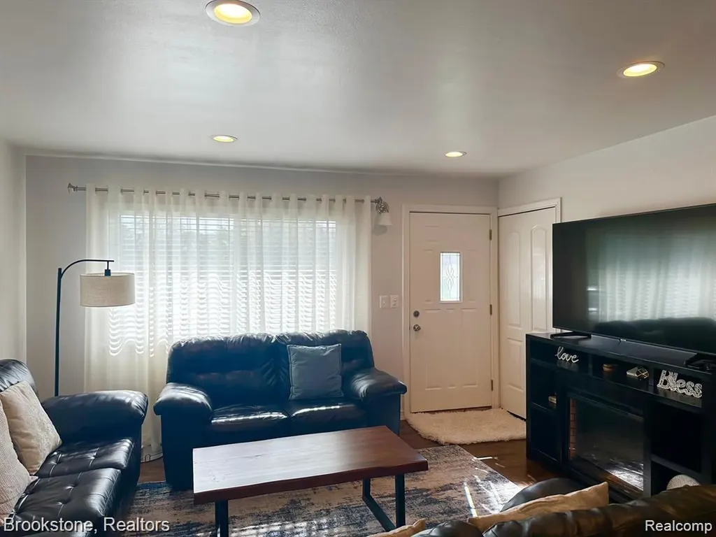 41371 Hamilton Drive Sterling Heights City MI 48313