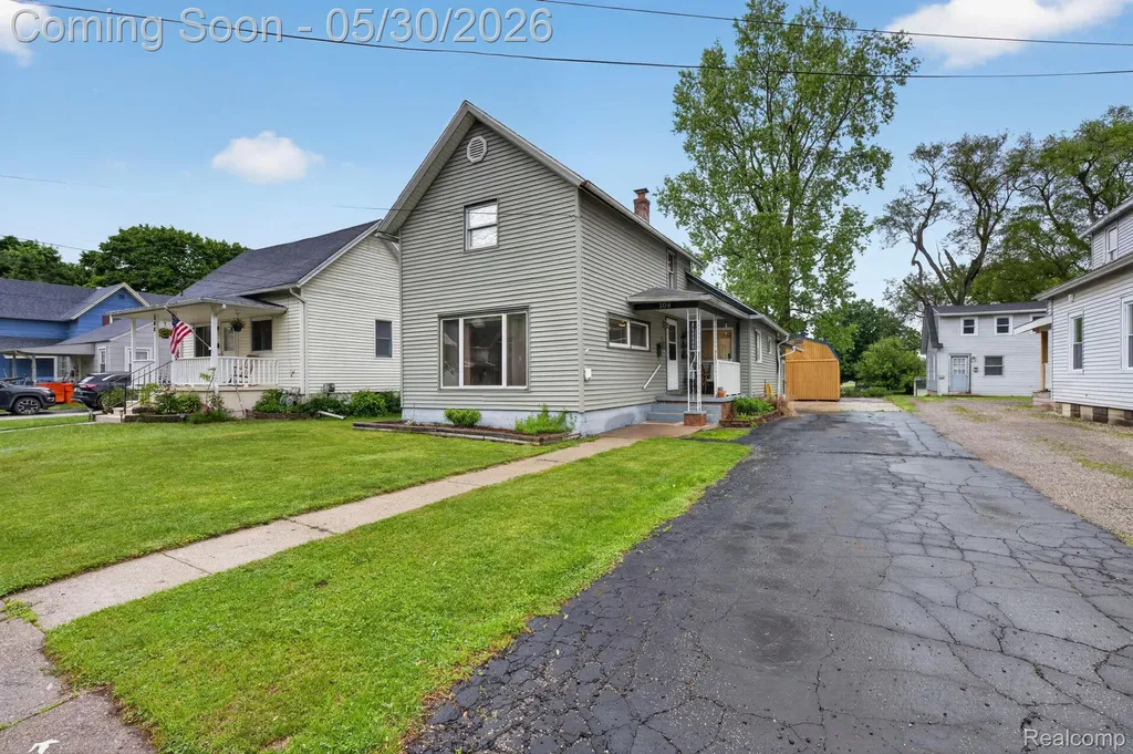 304 W Ridge Street Owosso City MI 48867