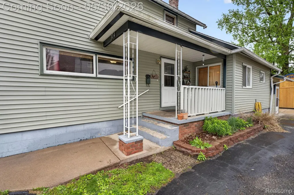 304 W Ridge Street Owosso City MI 48867