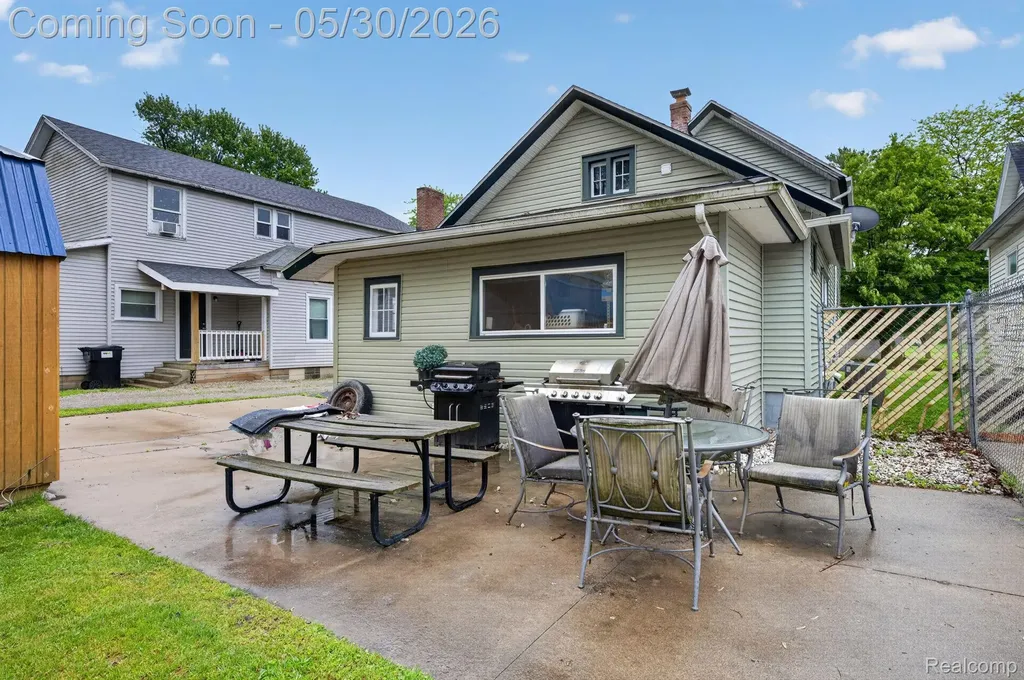 304 W Ridge Street Owosso City MI 48867