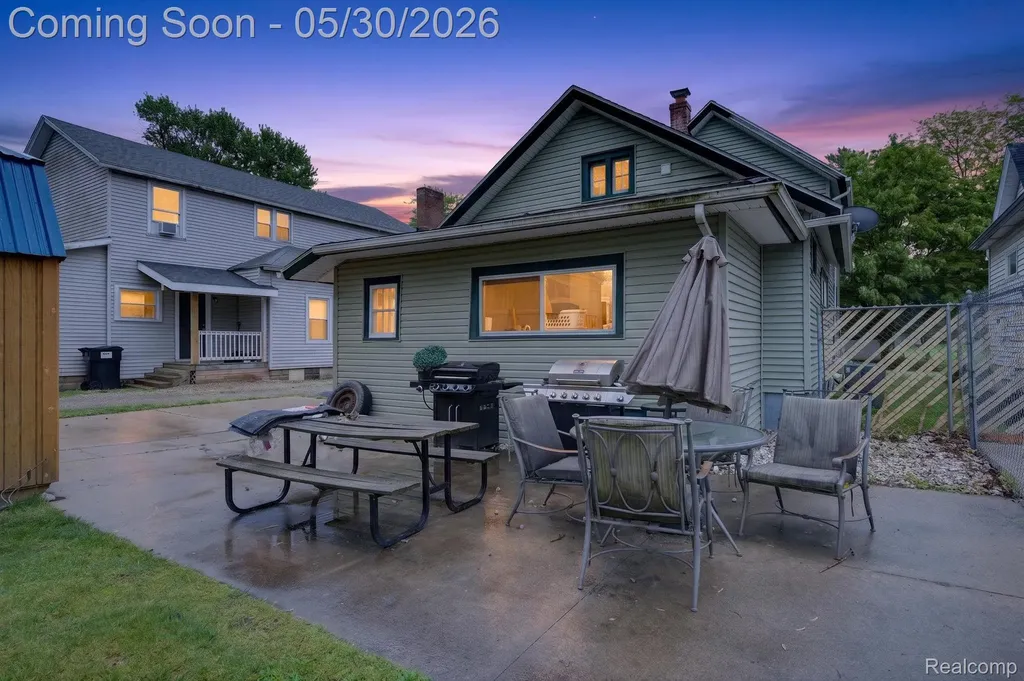 304 W Ridge Street Owosso City MI 48867