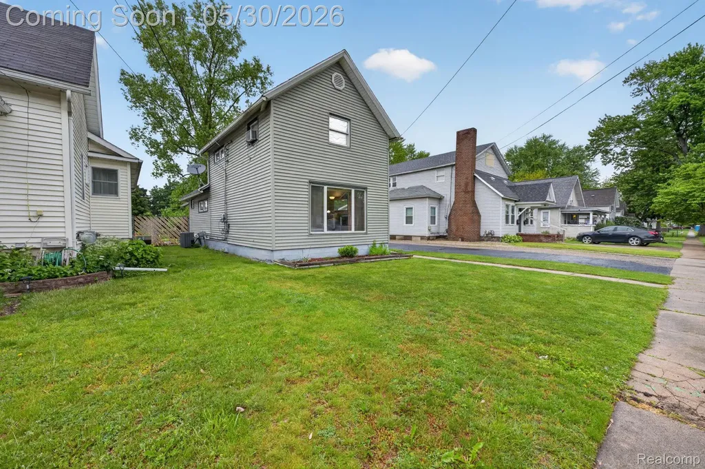 304 W Ridge Street Owosso City MI 48867