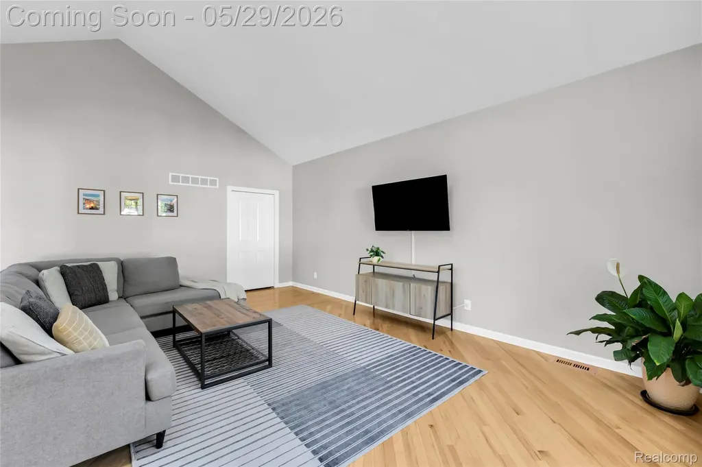 3825 Elmhurst Avenue Royal Oak City MI 48073
