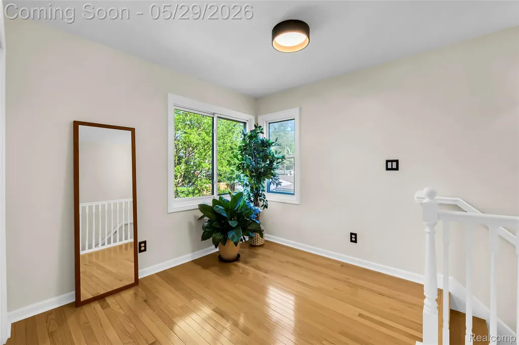 3825 Elmhurst Avenue Royal Oak City MI 48073