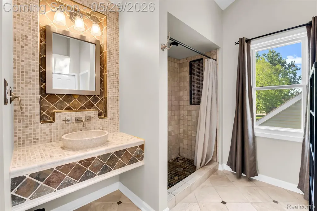 3825 Elmhurst Avenue Royal Oak City MI 48073