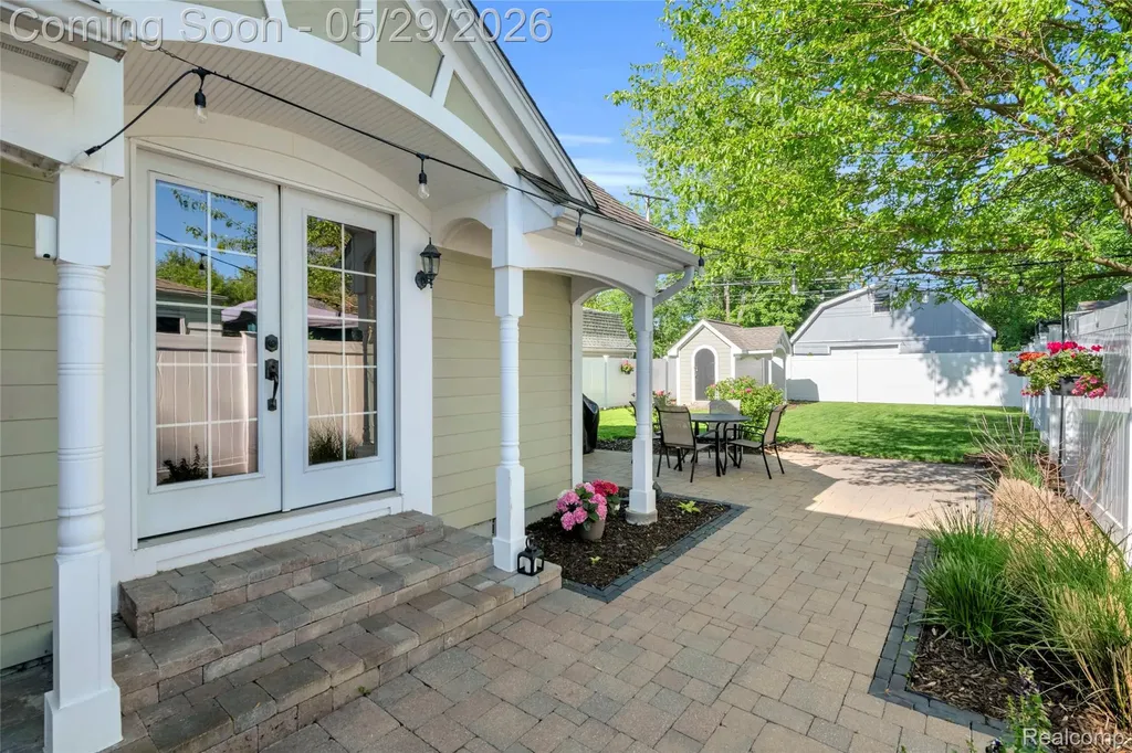 3825 Elmhurst Avenue Royal Oak City MI 48073