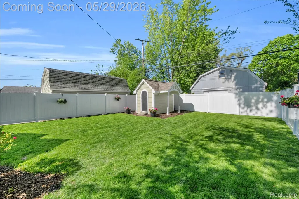 3825 Elmhurst Avenue Royal Oak City MI 48073