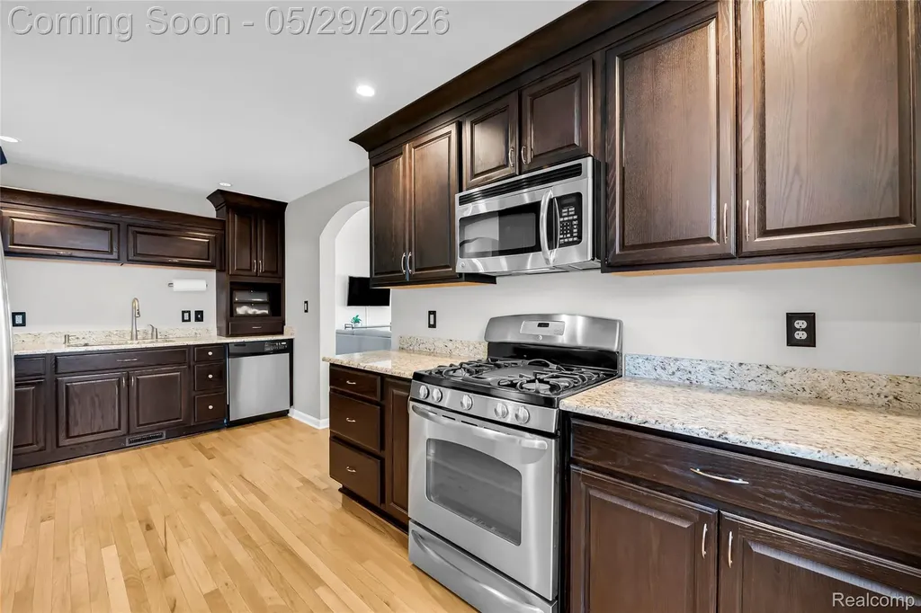 3825 Elmhurst Avenue Royal Oak City MI 48073
