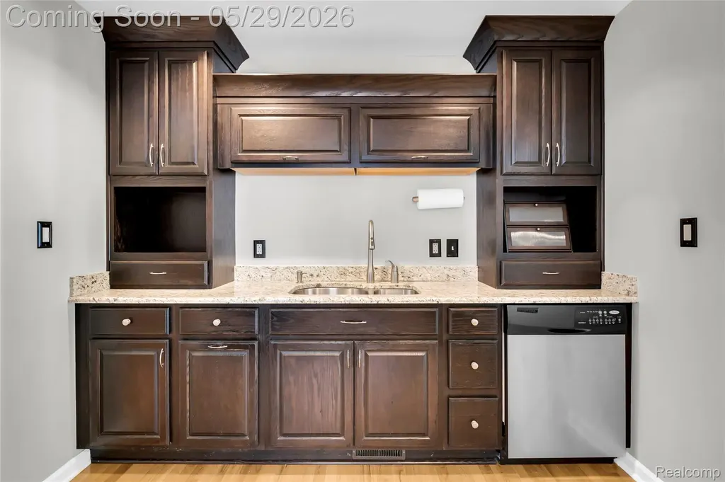 3825 Elmhurst Avenue Royal Oak City MI 48073