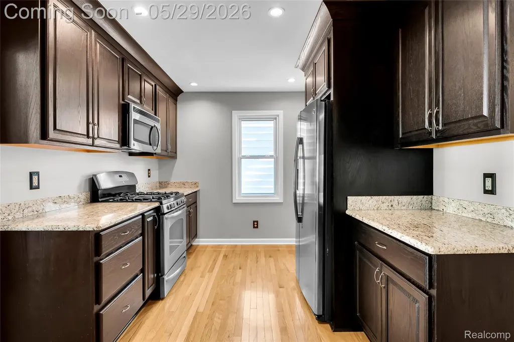 3825 Elmhurst Avenue Royal Oak City MI 48073