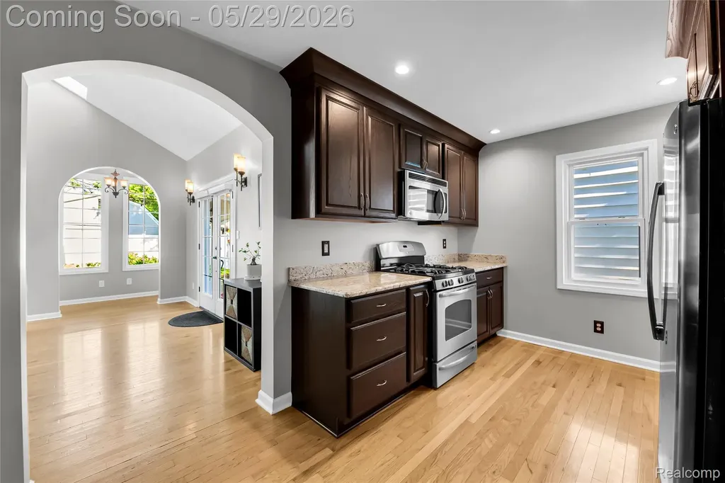 3825 Elmhurst Avenue Royal Oak City MI 48073