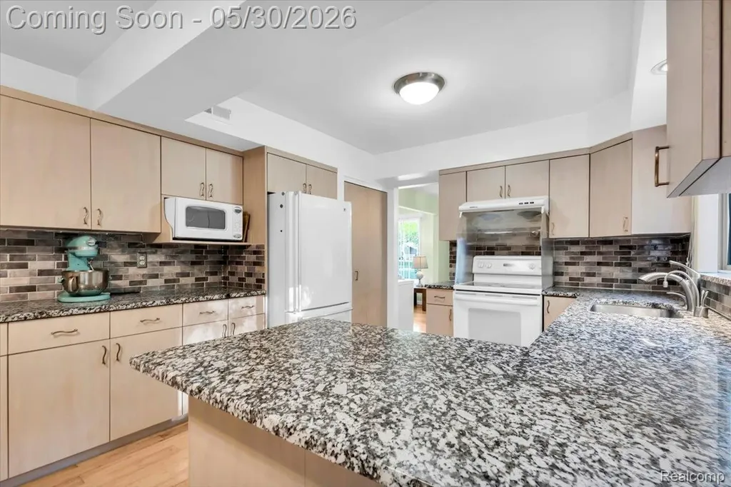 29100 Creek Bend Drive Farmington Hills City MI 48331