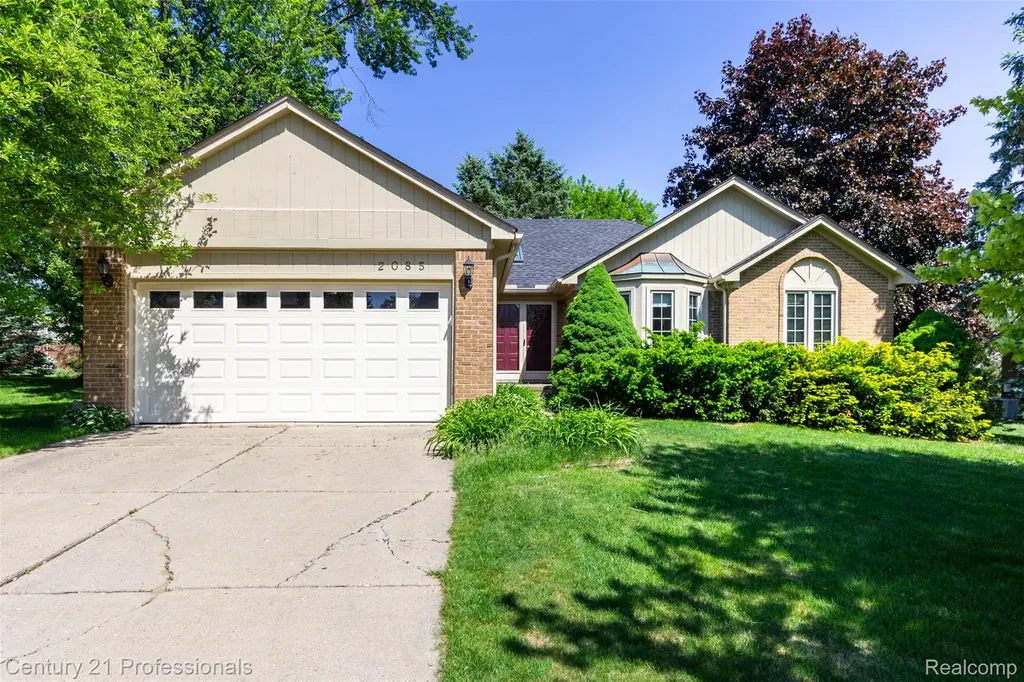 2085 Elkhorn Drive Rochester Hills City MI 48307