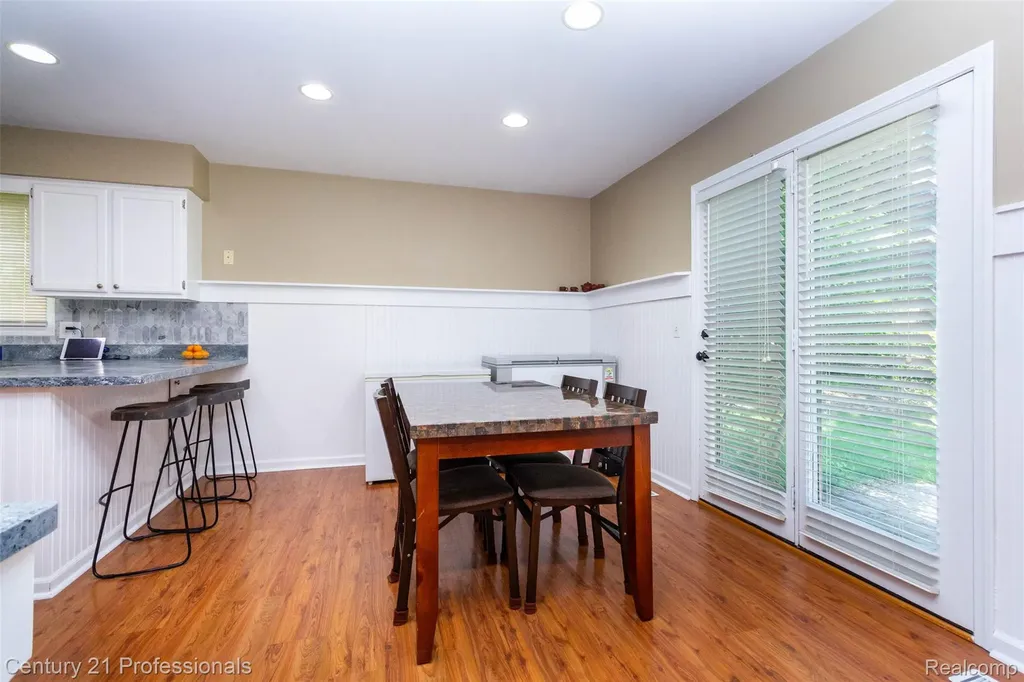 2085 Elkhorn Drive Rochester Hills City MI 48307
