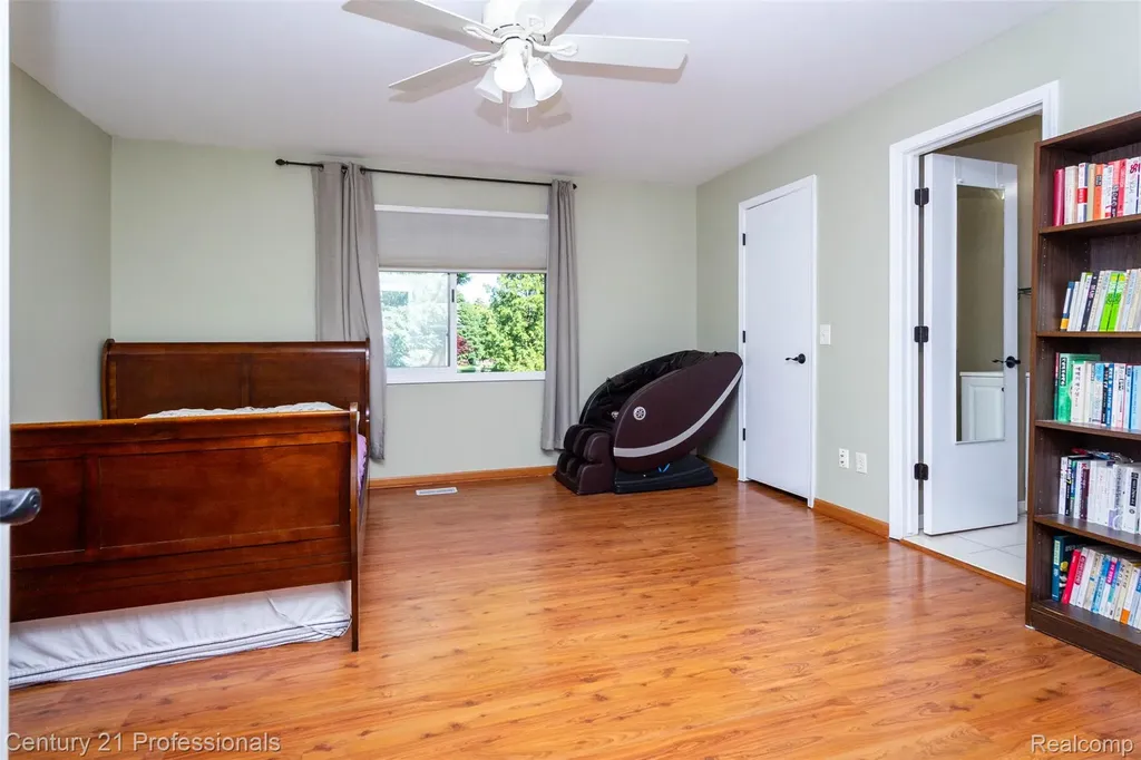 2085 Elkhorn Drive Rochester Hills City MI 48307