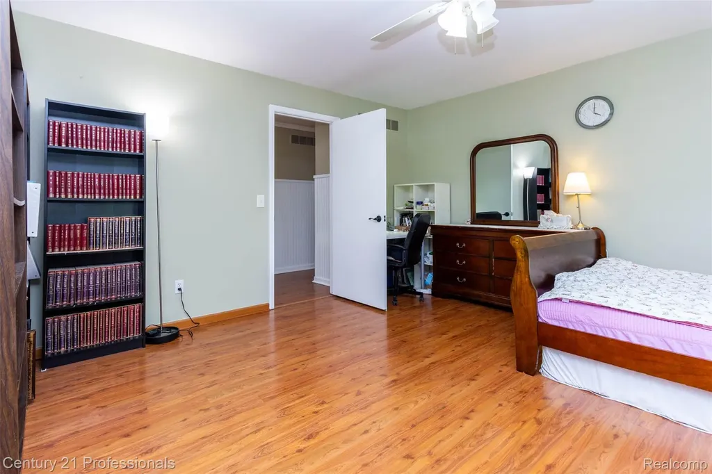 2085 Elkhorn Drive Rochester Hills City MI 48307