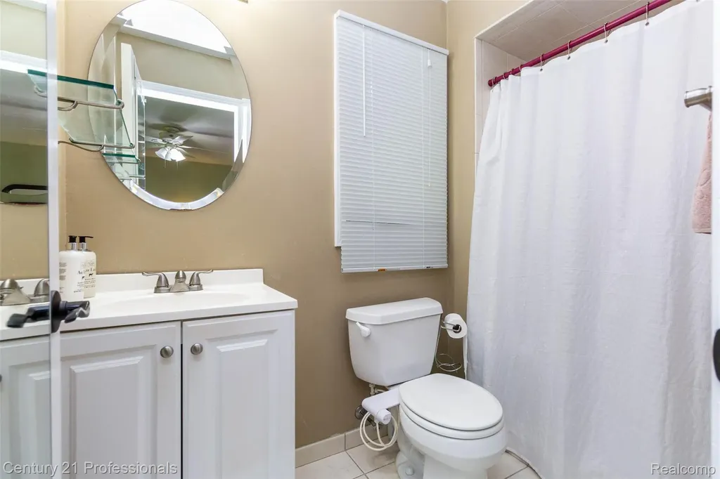 2085 Elkhorn Drive Rochester Hills City MI 48307