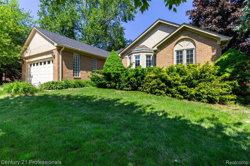 2085 Elkhorn Drive Rochester Hills City MI 48307